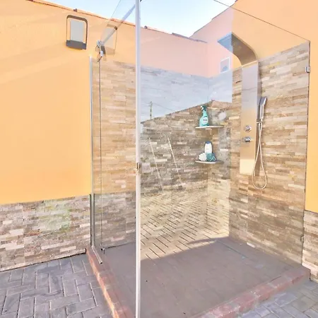 Villa Charming 4-bed In
