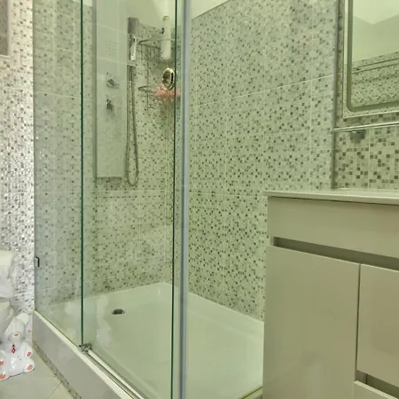 Charming 4-bed In Villa