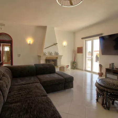 Villa Charming 4-bed In Moncarapacho