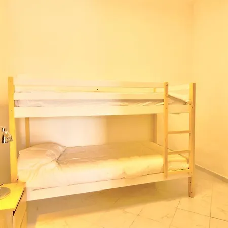 빌라 Charming 4-bed In *